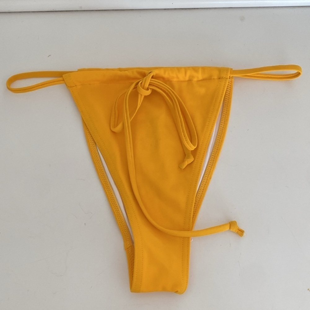 NWT Missguided cheeky bikini bottoms yellow size 2